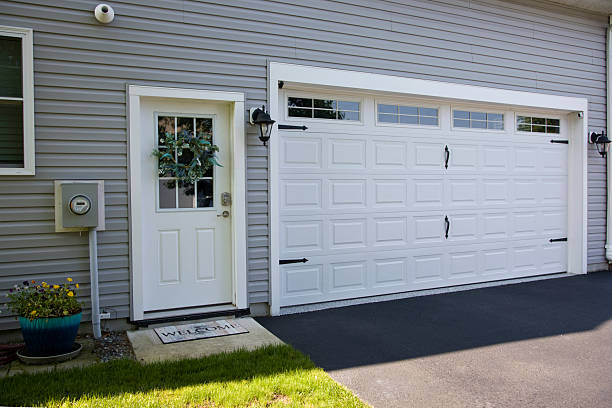 24/7 Emergency Garage Door Panel Replacement experts in Belmond, IA